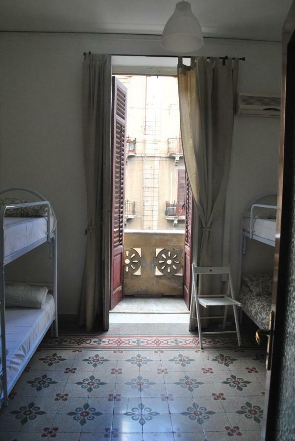 Sunrise Hostel & Rooms ปาแลร์โม ภายนอก รูปภาพ